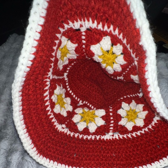 Crochet Flower Bucket Hat 🌼 - Picture 4 of 4